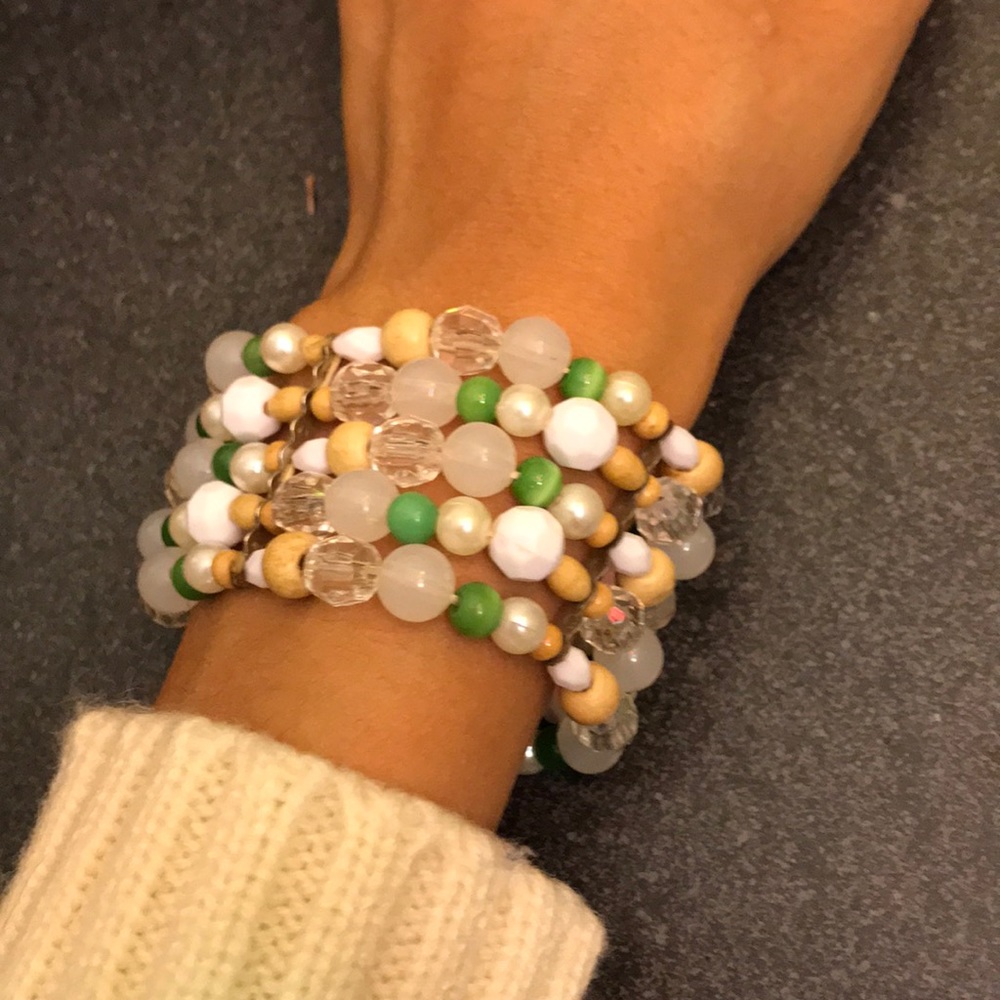 5/$15 jewelry multicolored beaded bracelet